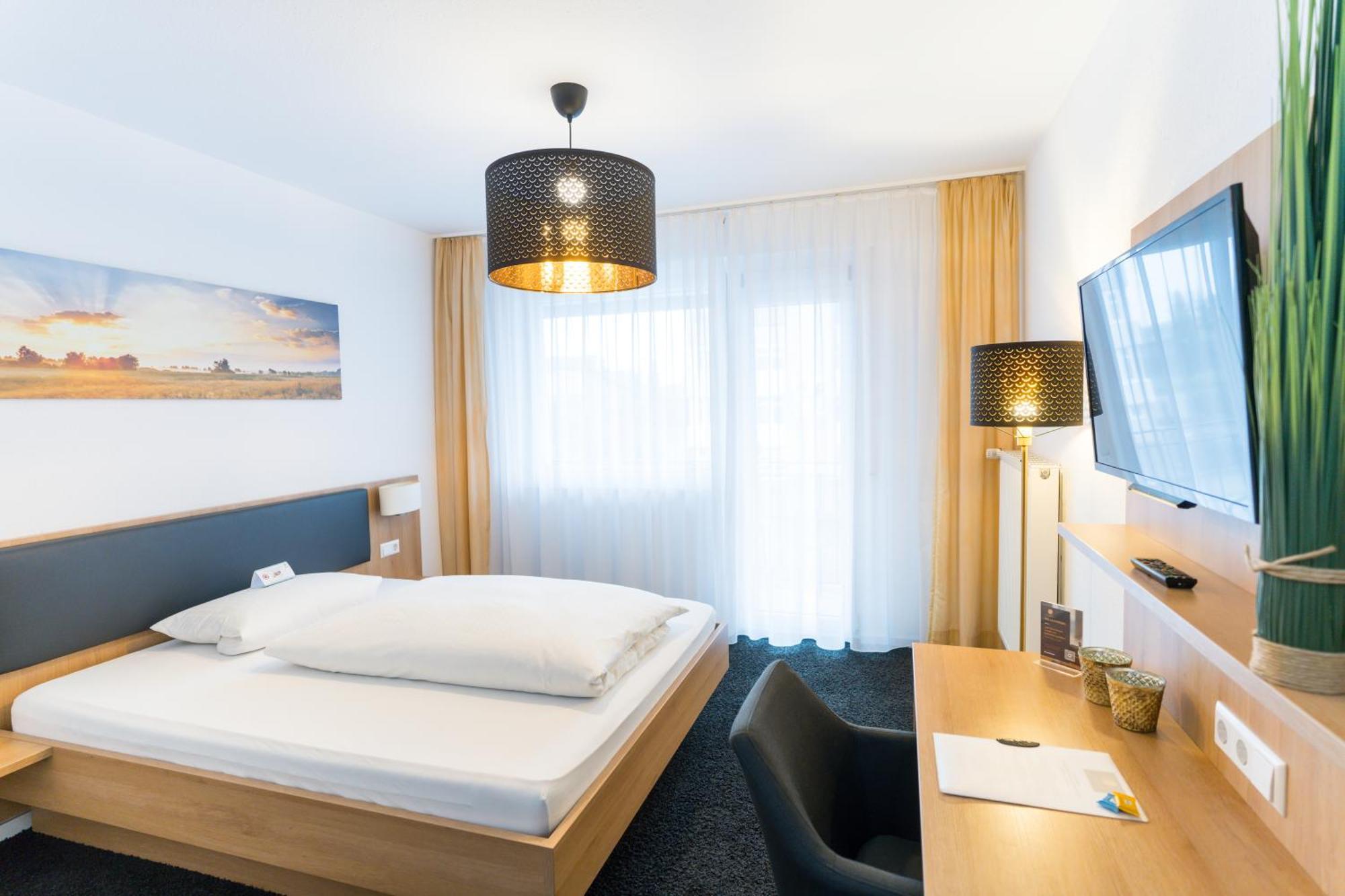 Hotel Zur Sonne Bodelshausen Exterior photo